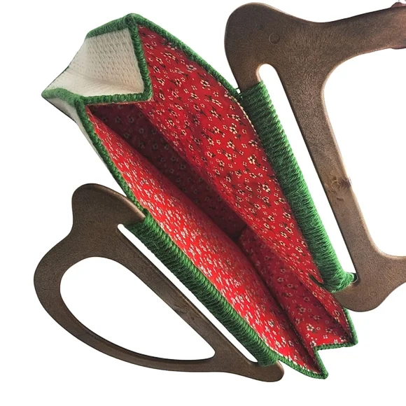 Embroidered Cardinal Handbag Cluch‎ - Picture 3 of 8